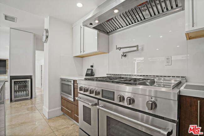Building Photo - 16544 Park Ln Dr