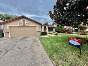 Building Photo - Great home available NOW