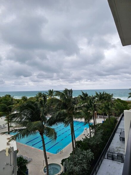 Building Photo - 9273 Collins Ave