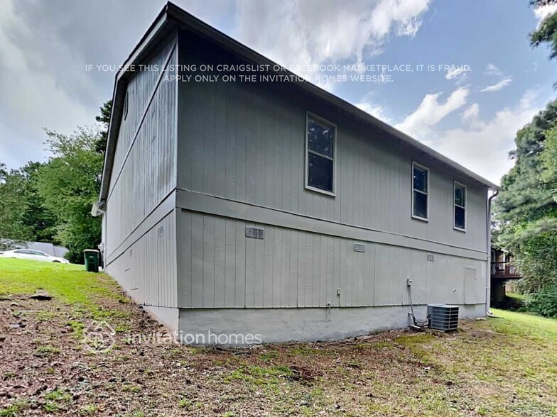 Building Photo - 2795 Wildflower Ln SW