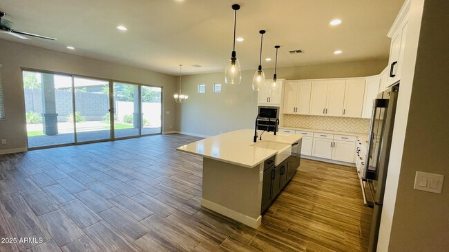 Building Photo - 2995 W Lynx Dr