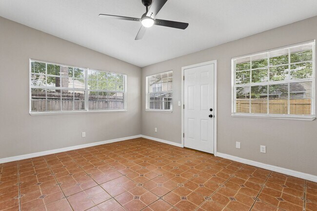 Building Photo - 477 Green Spring Cir