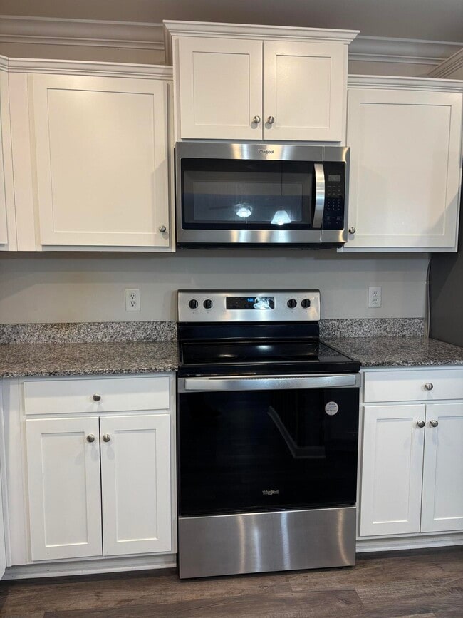 Building Photo - 335 Niblick Dr