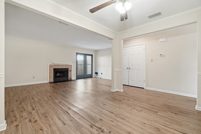 Building Photo - 3914 Wyckoff Dr