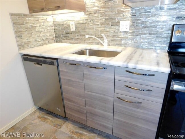 Building Photo - 805 Plate St