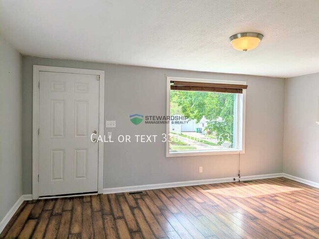 Building Photo - 940 17th St NE