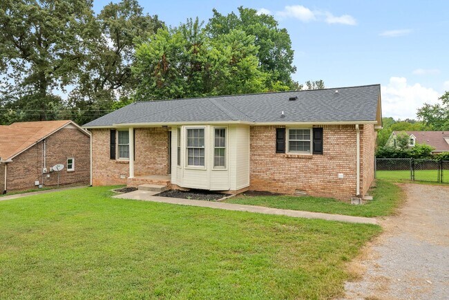 Building Photo - Three Bedroom on Corner Lot!