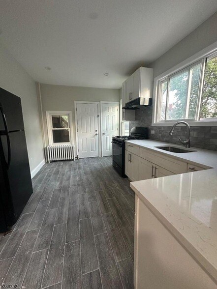 Building Photo - 174 Watson Ave