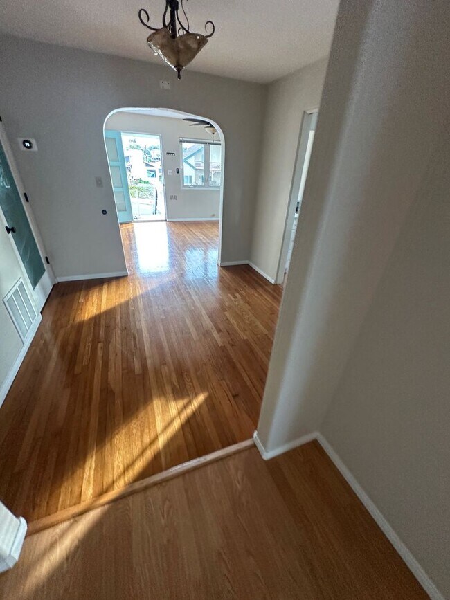 Building Photo - **Live the Ocean Beach Dream