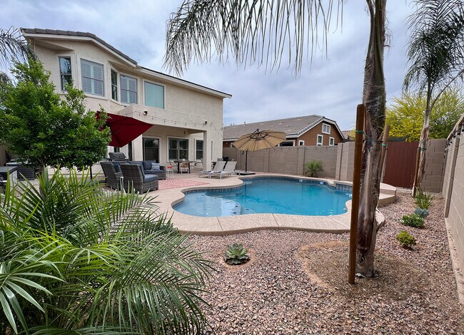 Building Photo - 4222 E Bonanza Rd