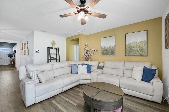Building Photo - 5457 Hayloft Dr