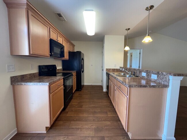 Building Photo - Don't miss this cute 3BR/2BA home in St. John's Ridge w/ attached garage!