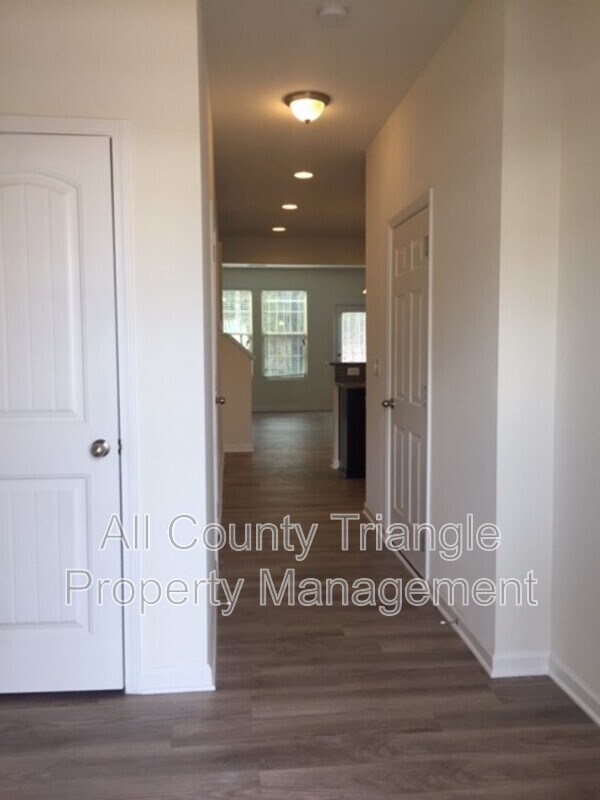 Building Photo - 412 Irving Way