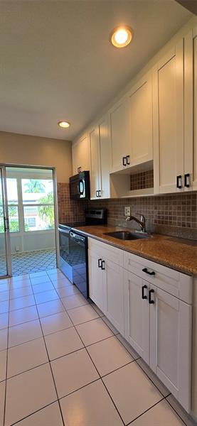 Building Photo - 7305 NW 5th Ct