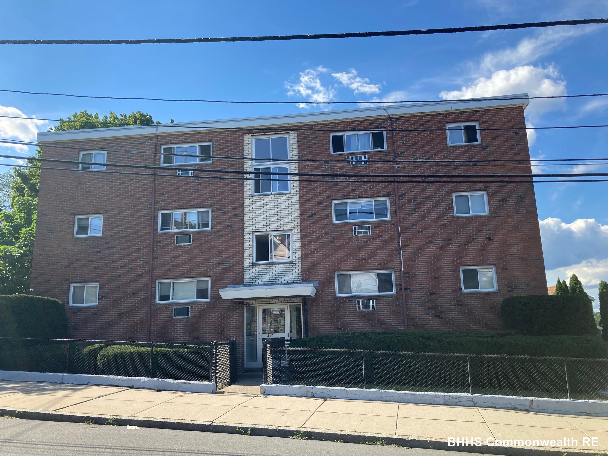 Building Photo - 240 Belmont St