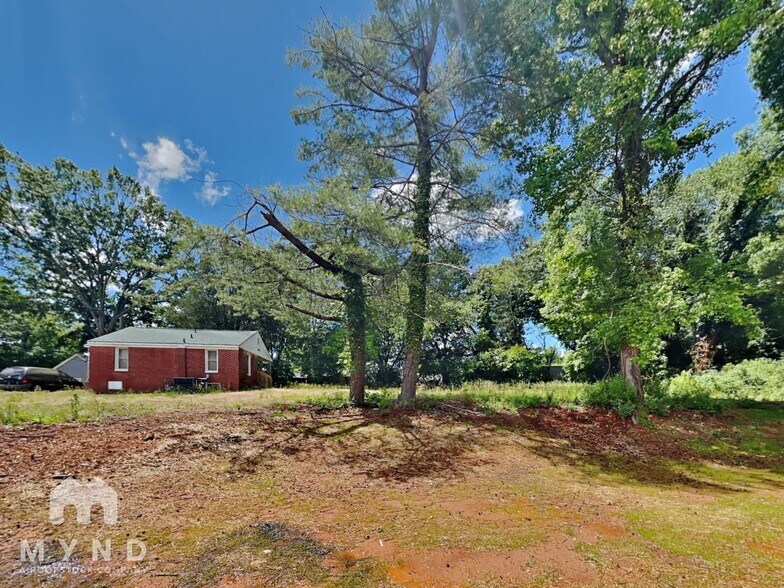 Building Photo - 2765 Bradford St