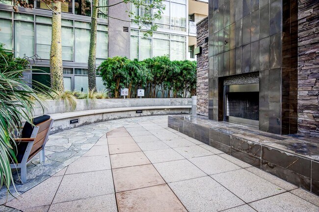 Building Photo - 1100 S Hope St