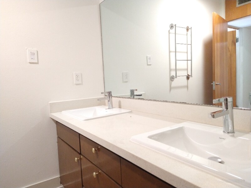 Building Photo - 3319 Metairie Ct