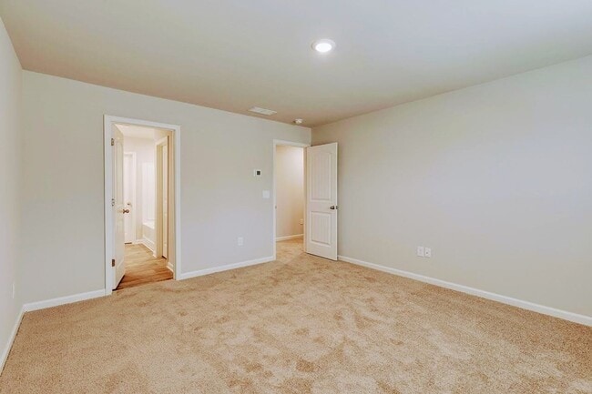 Building Photo - Beautiful Rental Home Features 5 Beds/3.5 ...