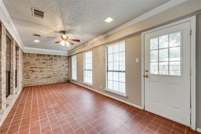 Building Photo - 7825 Silveridge Dr