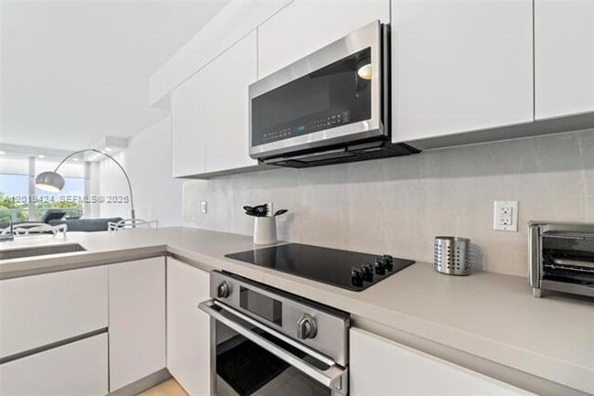 Building Photo - 5700 Collins Ave