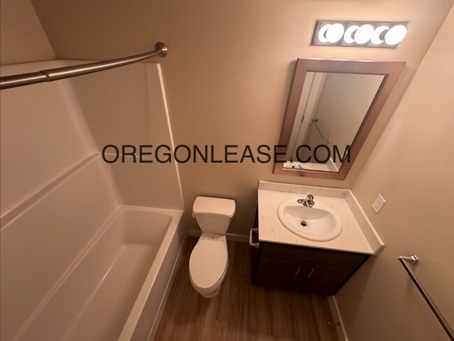 Building Photo - 1100 Q St