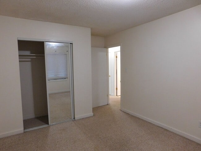 Building Photo - 1512 College Way