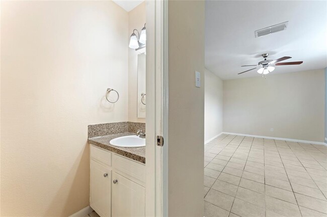 Building Photo - 1326 Kappa St