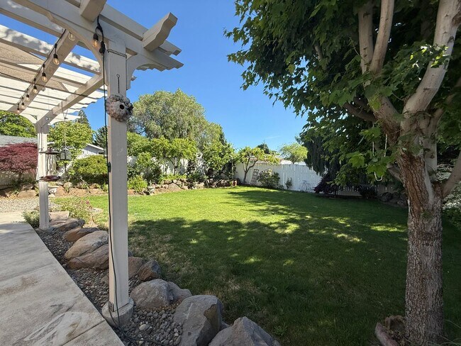 Building Photo - 4 Bedroom Home For Rent In The Dalles