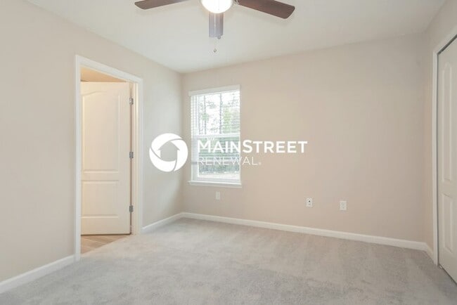 Building Photo - 3 Bedroom Pet-Friendly Home in Jacksonville, FL with Main Street Renewal
