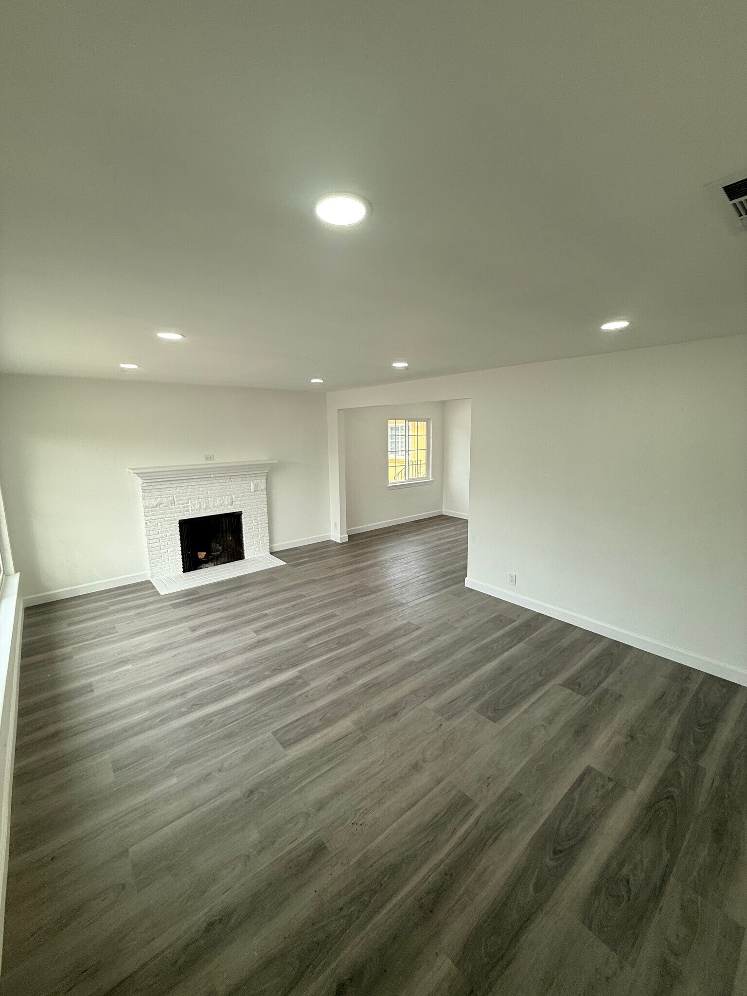 Building Photo - 9136 Clancey Ave