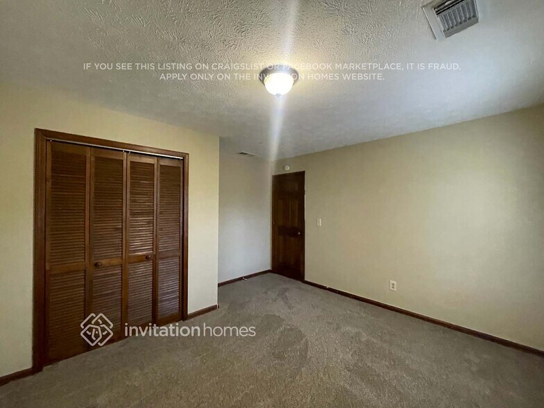 Building Photo - 5120 E Shore Dr SW