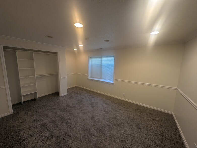 Building Photo - 5750 S Dynasty Oaks Cir