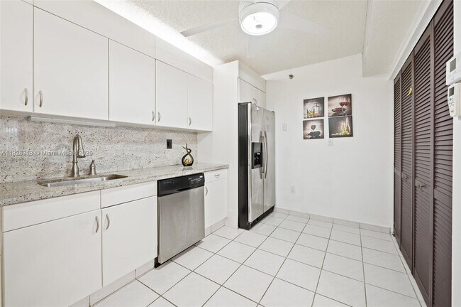 Building Photo - 9341 Collins Ave