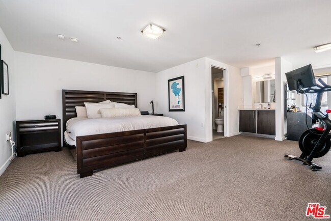 Building Photo - 4215 Glencoe Ave