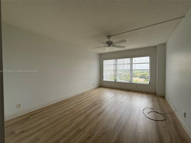 Building Photo - 10777 W Sample Rd