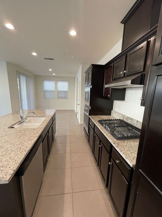 Primary Photo - Summer Special $200 Off 1st Month Rent!!!