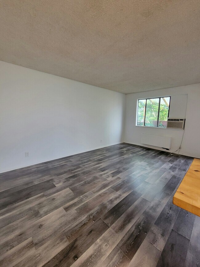 Building Photo - 318 S 174th Pl