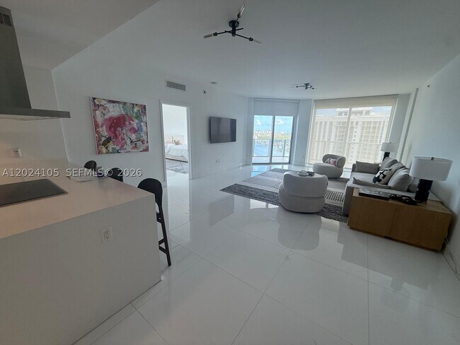 Building Photo - 17301 Biscayne Blvd