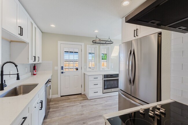 Building Photo - Great updated house in Southeast Denver near Cherry Hills!