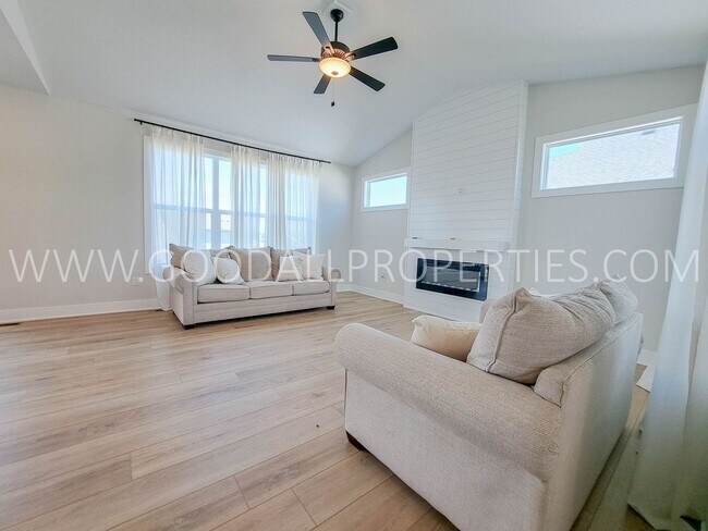 Building Photo - LIMITED TIME, MOVE-IN SPECIALS 3 Bedroom 2.5 baths in Waukee with a walk out basement on a Cul de...