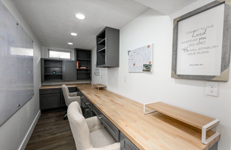 Building Photo - 3695 Englewood Dr