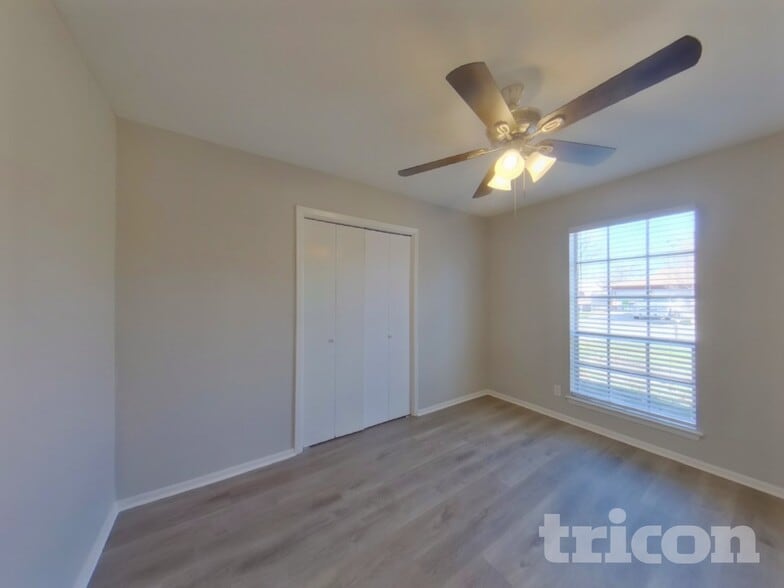 Building Photo - 729 Hallvale Dr