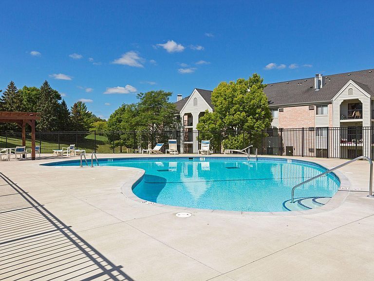Building Photo - 4300 Trenton Ln N