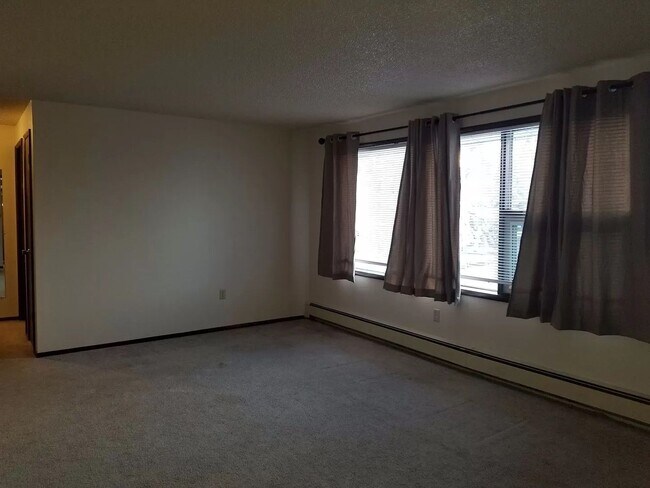 Building Photo - 7th Ave