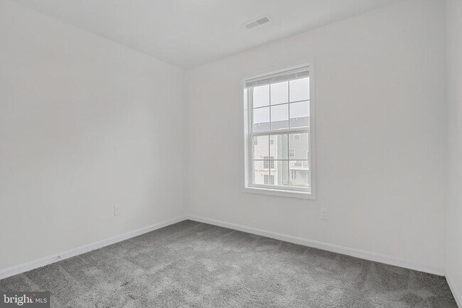 Building Photo - 2605 Maplewood Cir