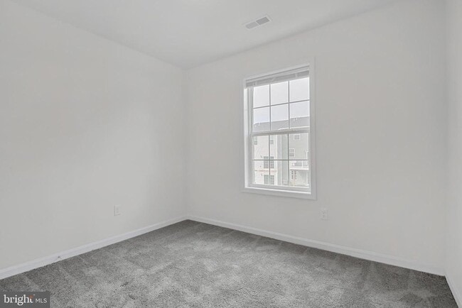 Building Photo - 2801 Pinewood Ln