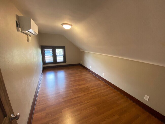 Building Photo - E 15th Ave 431-433 TNB