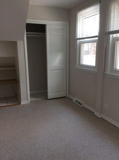 Building Photo - 3846 N Janssen Ave
