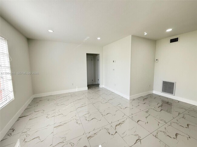 Building Photo - 617 SW 11th St